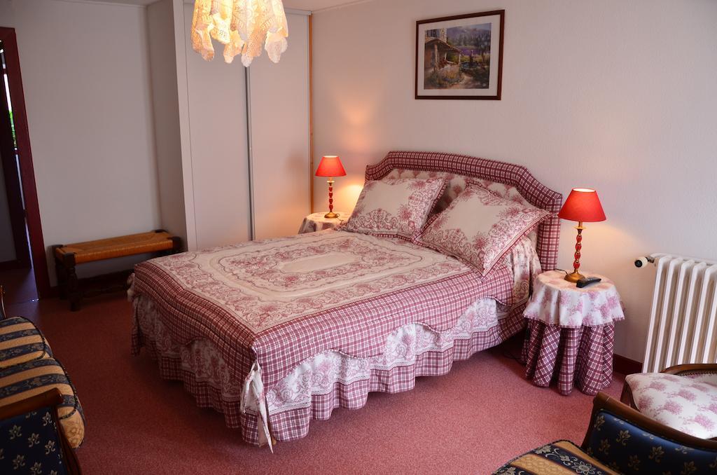 Lurcy-Lévis Auberge Bourbonnaise الغرفة الصورة