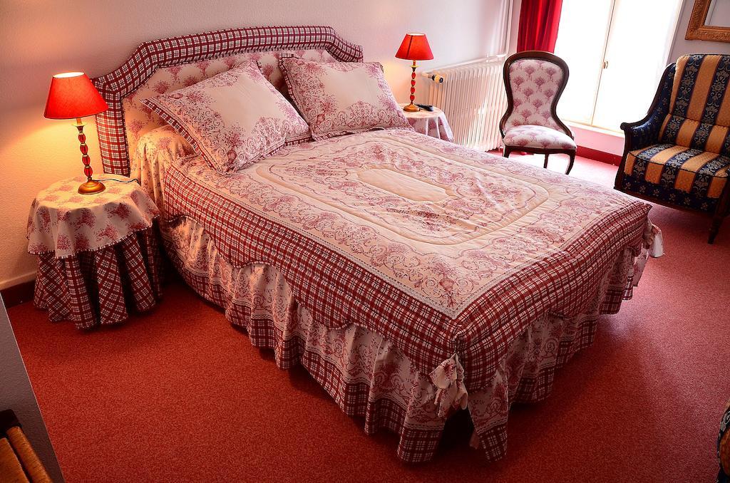 Lurcy-Lévis Auberge Bourbonnaise الغرفة الصورة